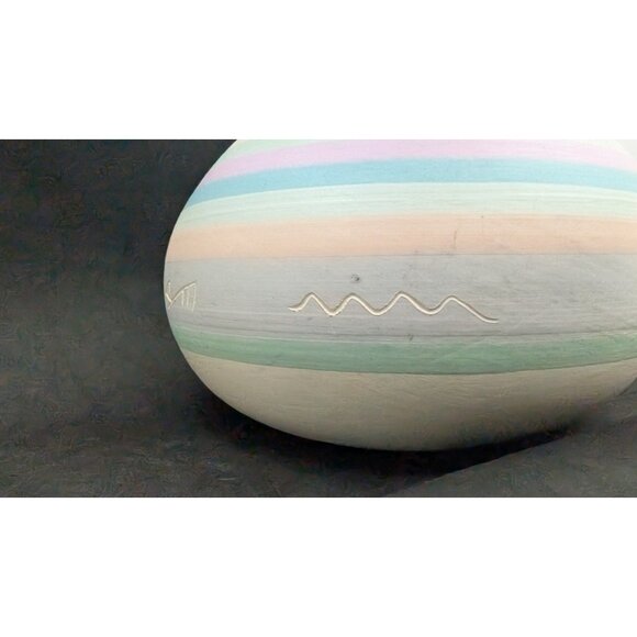 Southwest Etched Pottery lidded Vase pastel color etched signed 5.6" - Picture 6 of 15